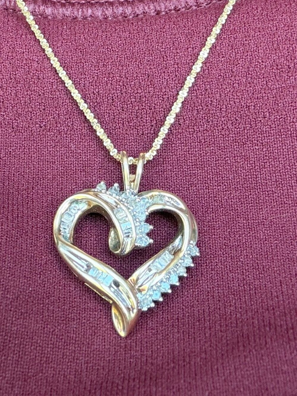 10K Yellow Gold Diamond Infinity Heart Pendant – Baguette & Round Diamonds